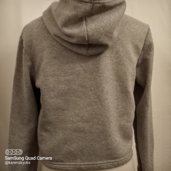 𝅺roma Concepts Long Sleeve Gray Hooded Cropped Sweatshirt Women's Size Large - Picture 3 of 6